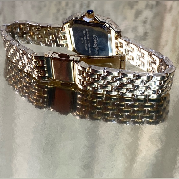 Gold Timeless Quartz Watch - Picture 5 of 7